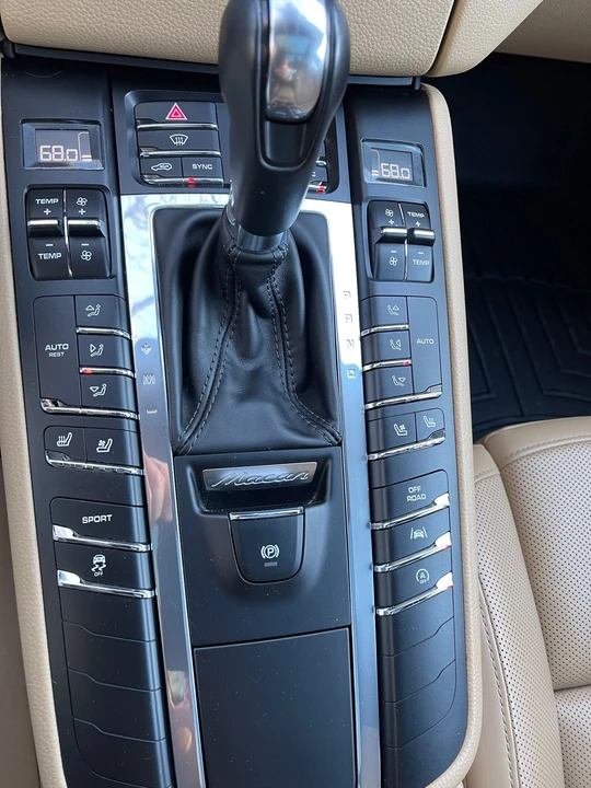 2018 Porsche Macan S - Image 12 of 13
