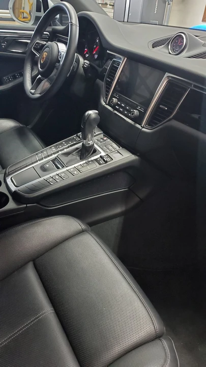 2018 Porsche Macan S - Image 9 of 11