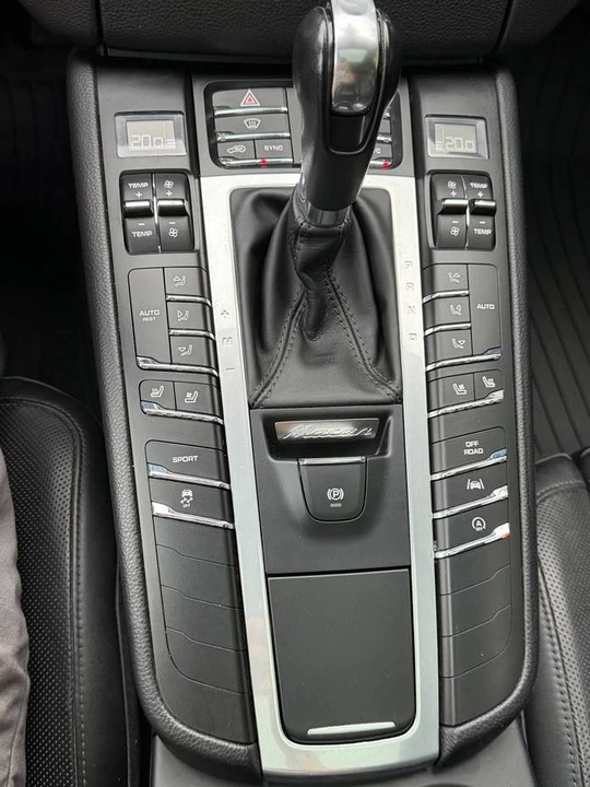 2018 Porsche Macan S - Image 9 of 19