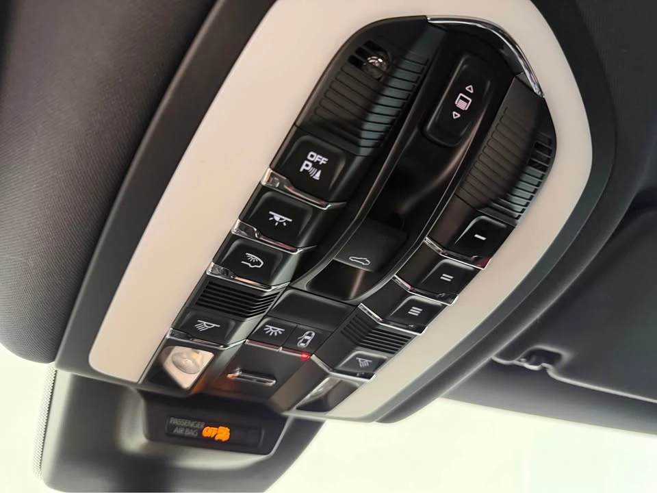 2018 Porsche Macan S - Image 13 of 18