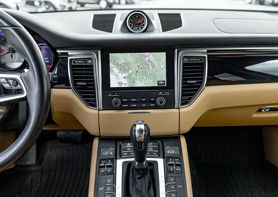 2018 Porsche Macan S - Image 17 of 18