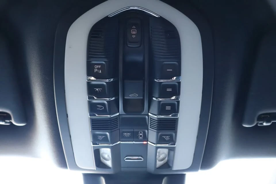 2018 Porsche Macan S - Image 18 of 20
