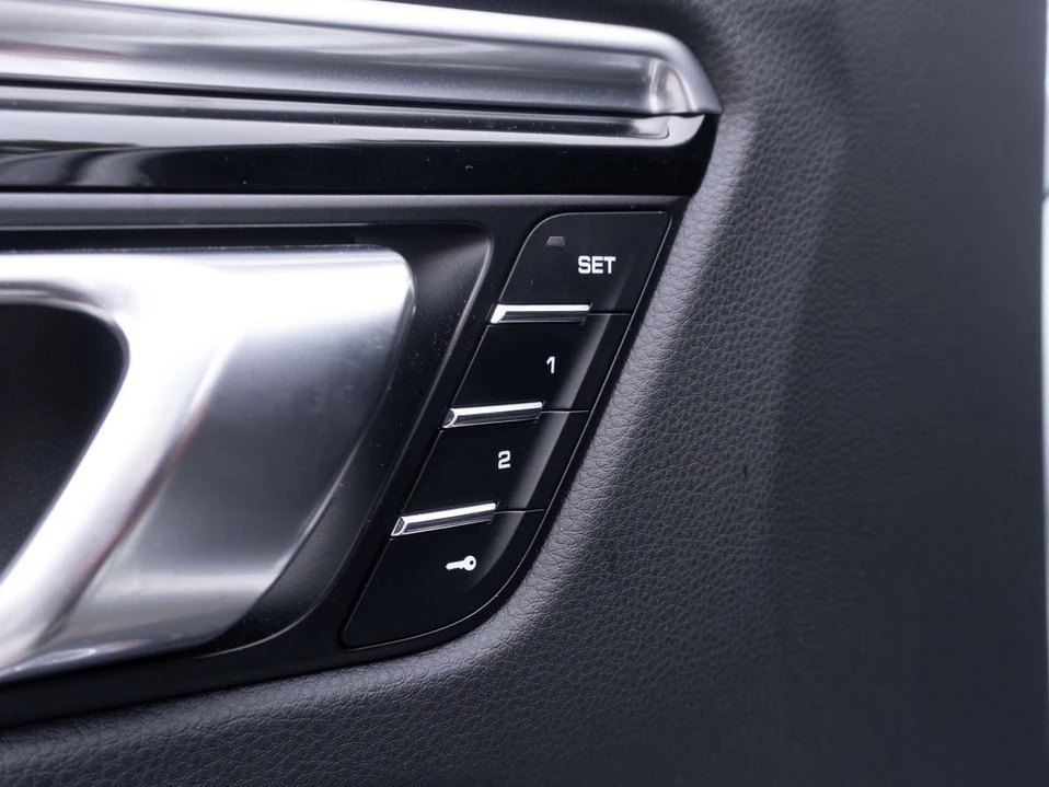 2018 Porsche Macan S - Image 18 of 20