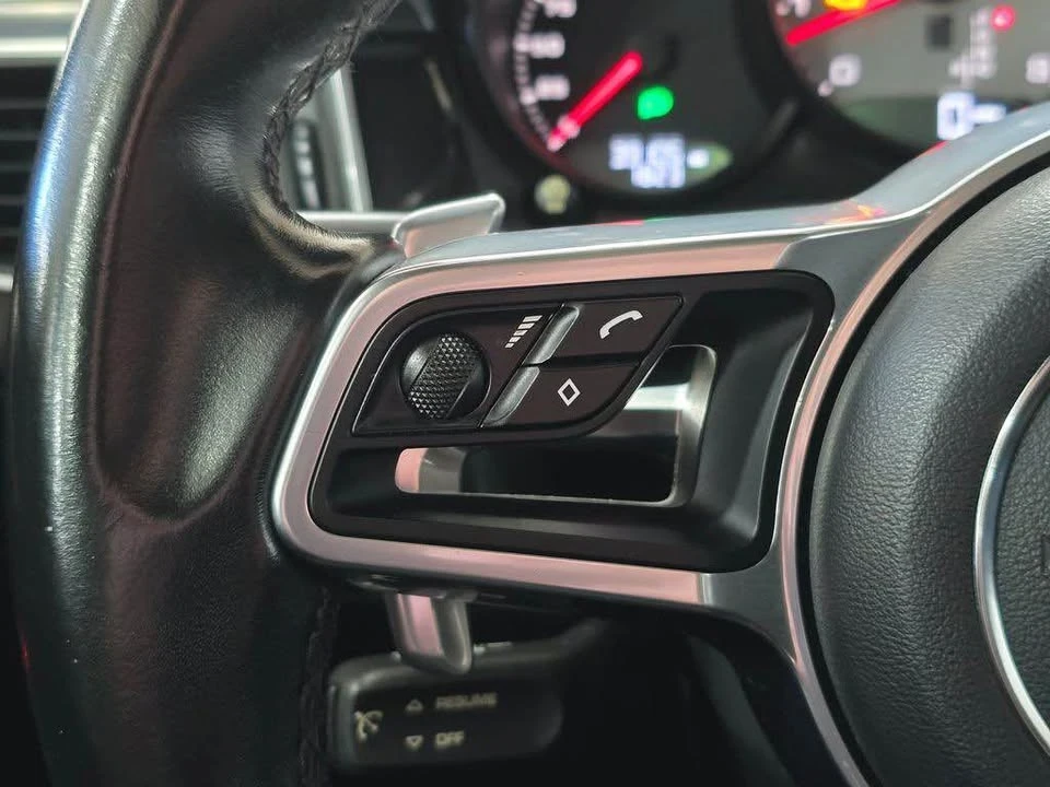 2018 Porsche Macan S - Image 16 of 20