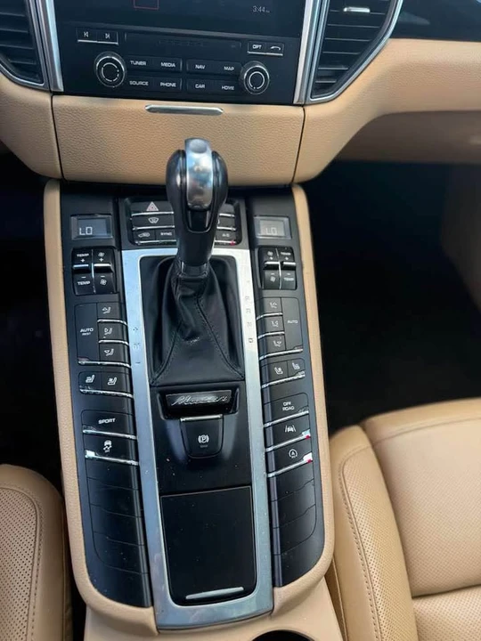 2018 Porsche Macan S - Image 12 of 14