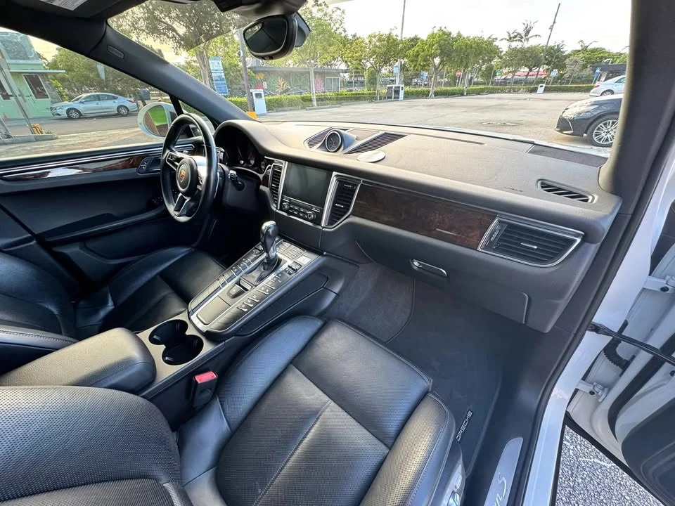 2018 Porsche Macan S - Image 16 of 20