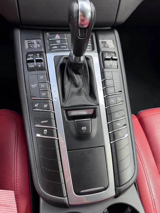 2018 Porsche Macan S - Image 11 of 20
