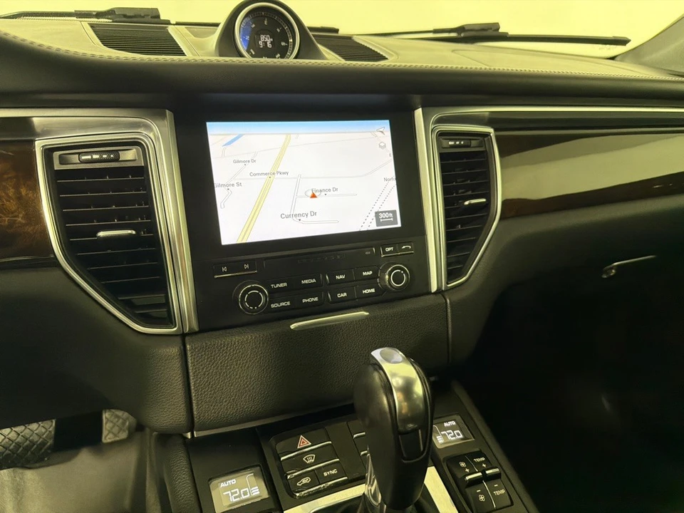 2018 Porsche Macan S - Image 15 of 26