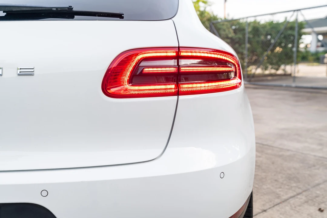 2018 Porsche Macan S - Image 27 of 31