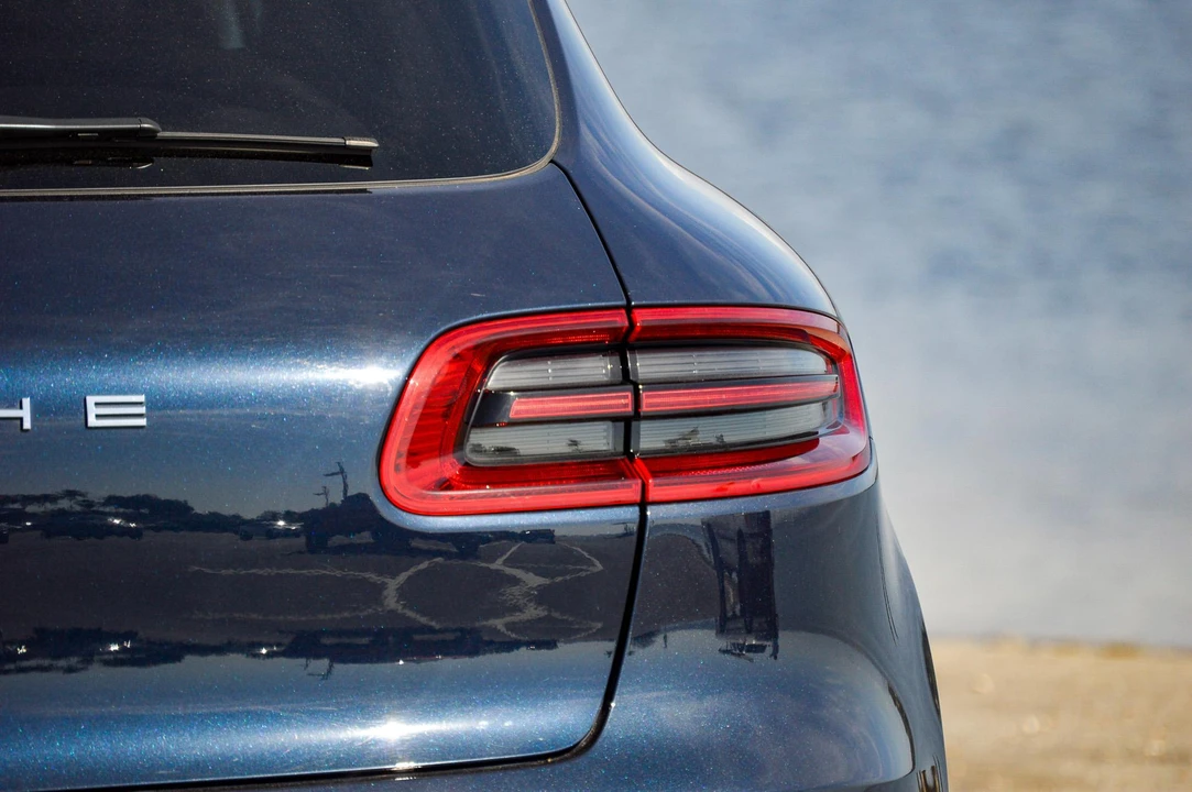 2018 Porsche Macan S - Image 25 of 31