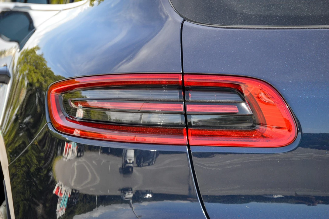 2018 Porsche Macan S - Image 23 of 31