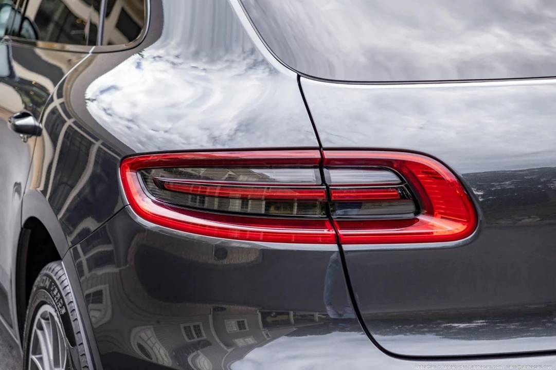2018 Porsche Macan S - Image 18 of 21