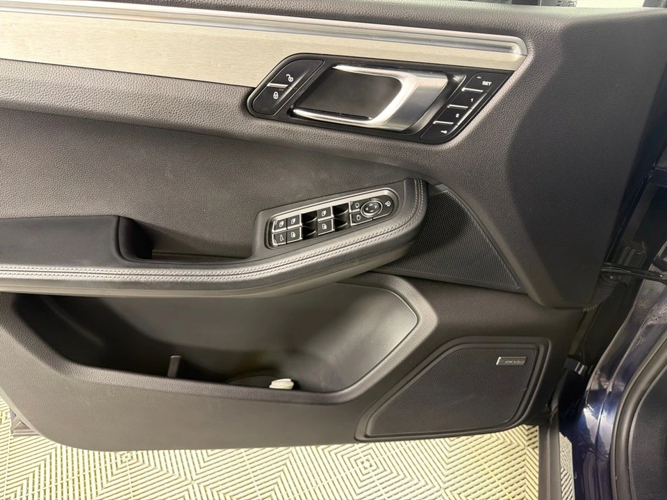 2018 Porsche Macan S - Image 11 of 26
