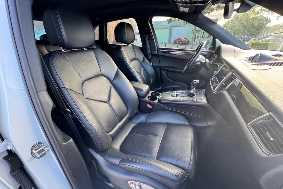 2018 Porsche Macan S - Image 18 of 31