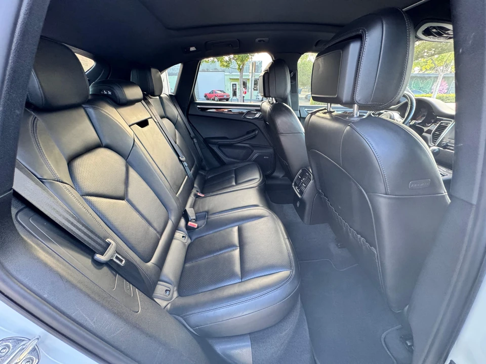 2018 Porsche Macan S - Image 26 of 31