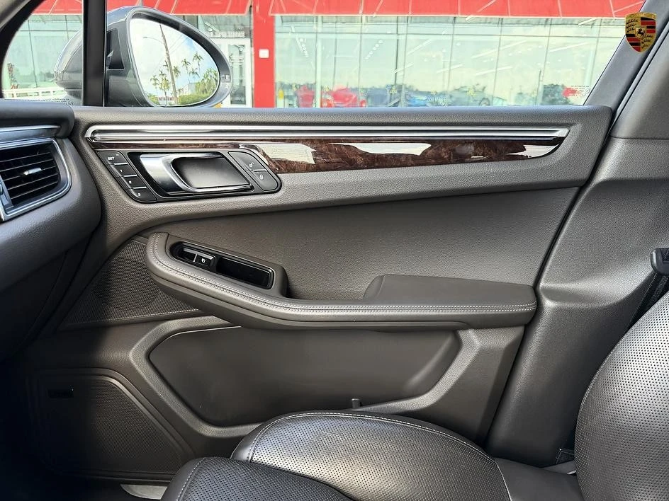2018 Porsche Macan S - Image 18 of 31