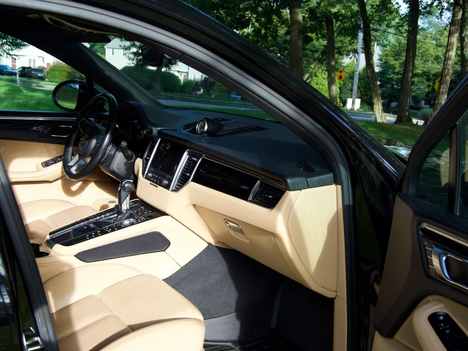 2018 Porsche Macan S - Image 16 of 23