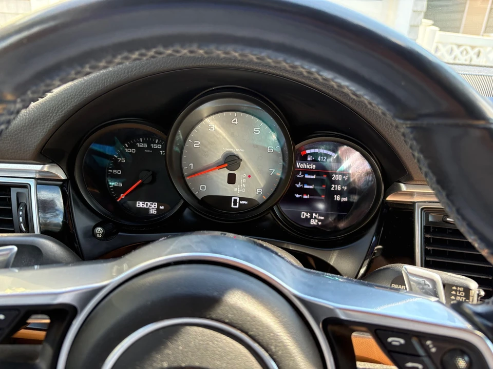2018 Porsche Macan S - Image 15 of 23