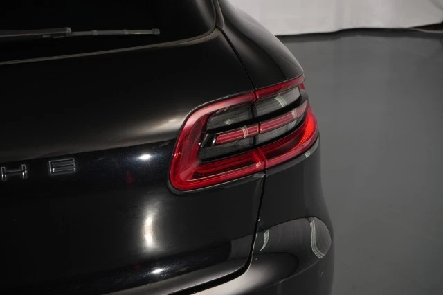 2018 Porsche Macan S - Image 15 of 31