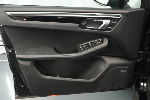 2018 Porsche Macan S - Image 25 of 31