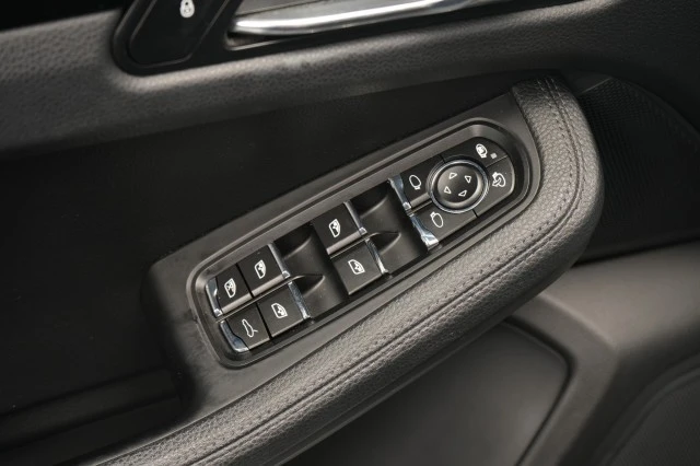 2018 Porsche Macan S - Image 26 of 31