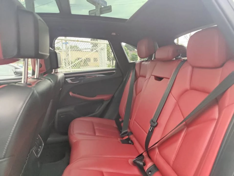 2018 Porsche Macan S - Image 17 of 20