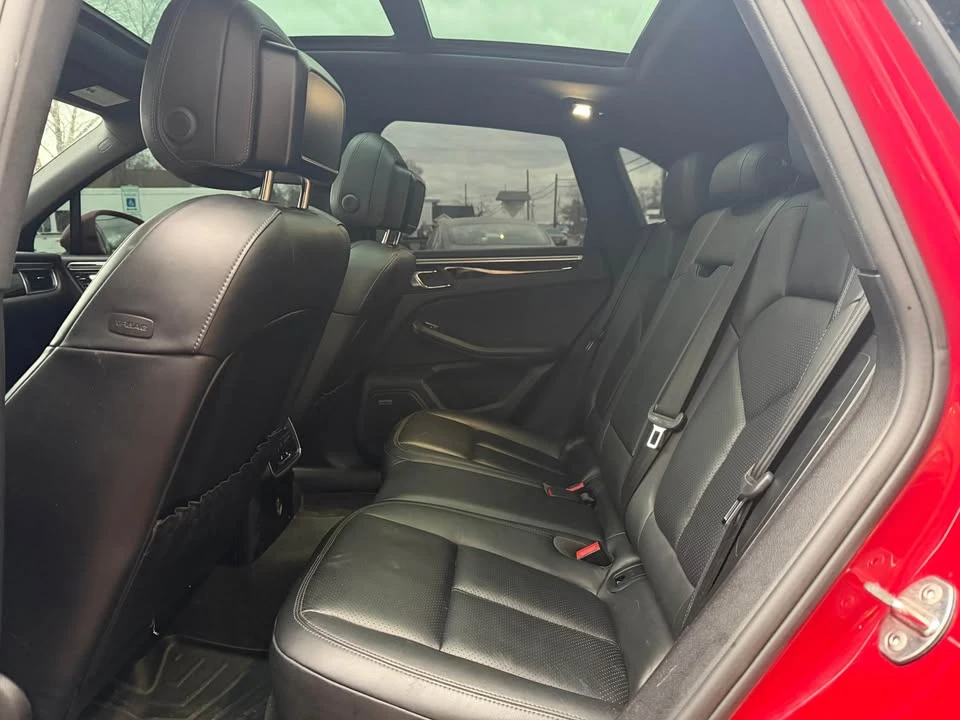 2018 Porsche Macan - Image 11 of 15