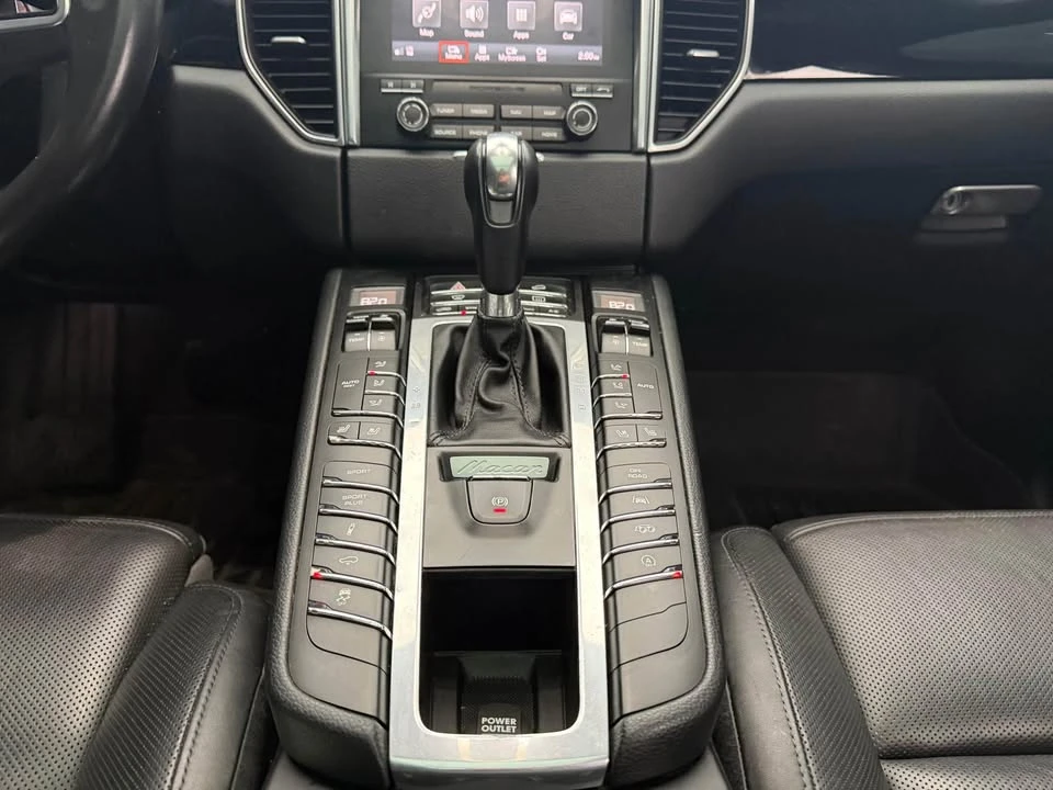2018 Porsche Macan - Image 12 of 15