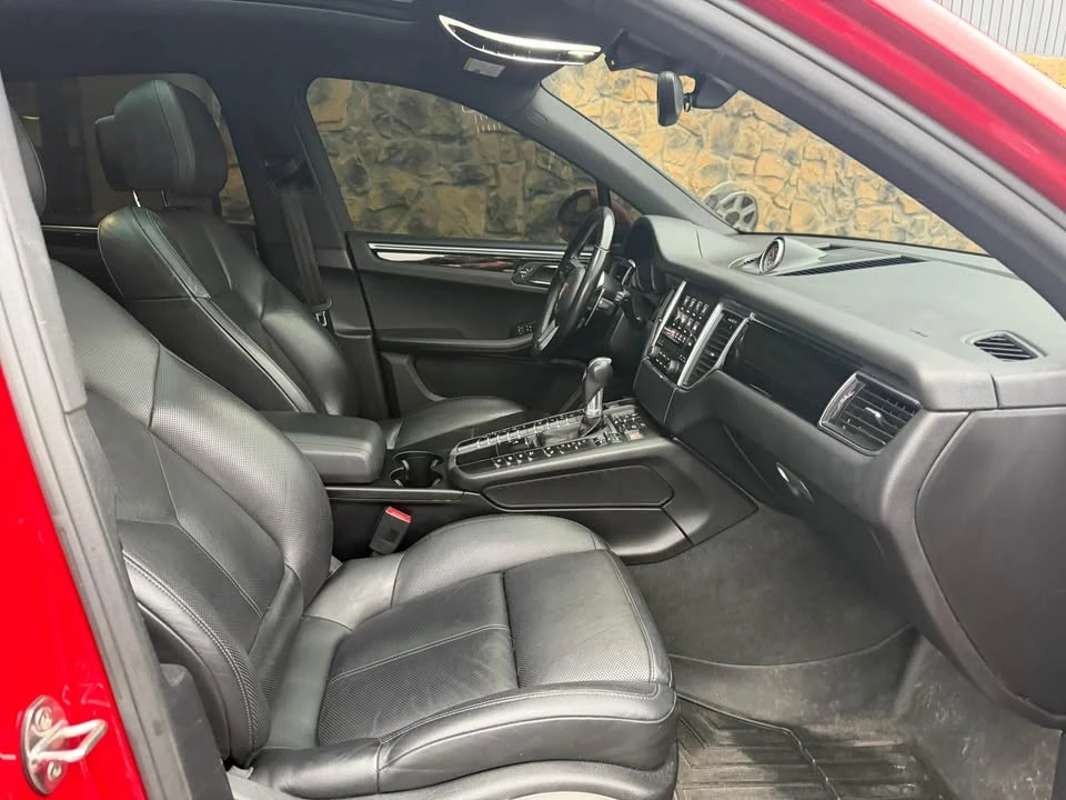 2018 Porsche Macan - Image 14 of 15