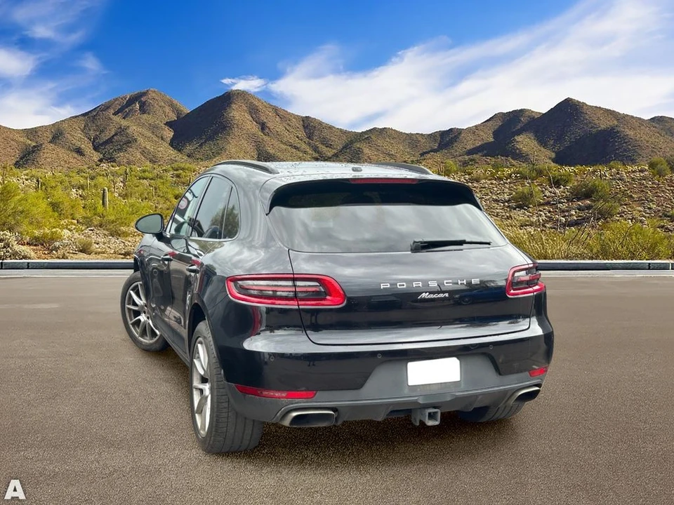 2018 Porsche Macan - Image 2 of 11