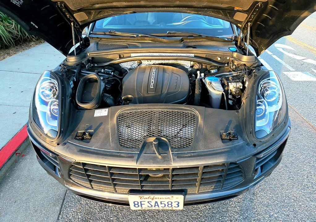 2018 Porsche Macan - Image 18 of 24