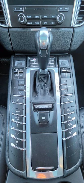2018 Porsche Macan - Image 23 of 24