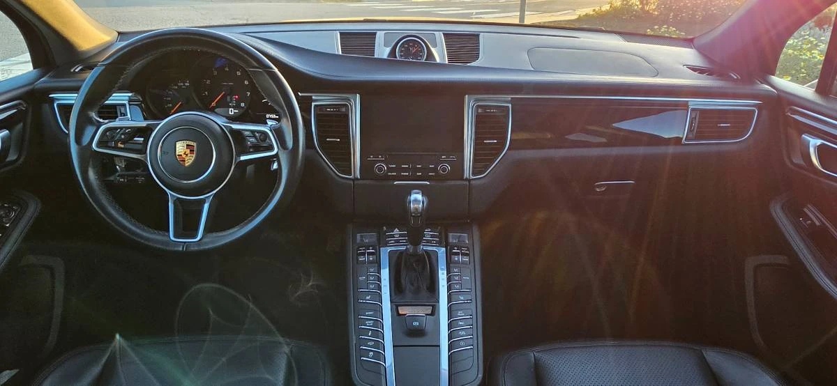 2018 Porsche Macan - Image 21 of 24