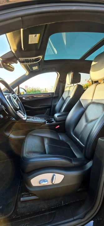 2018 Porsche Macan - Image 12 of 24