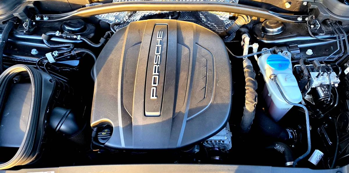 2018 Porsche Macan - Image 17 of 24