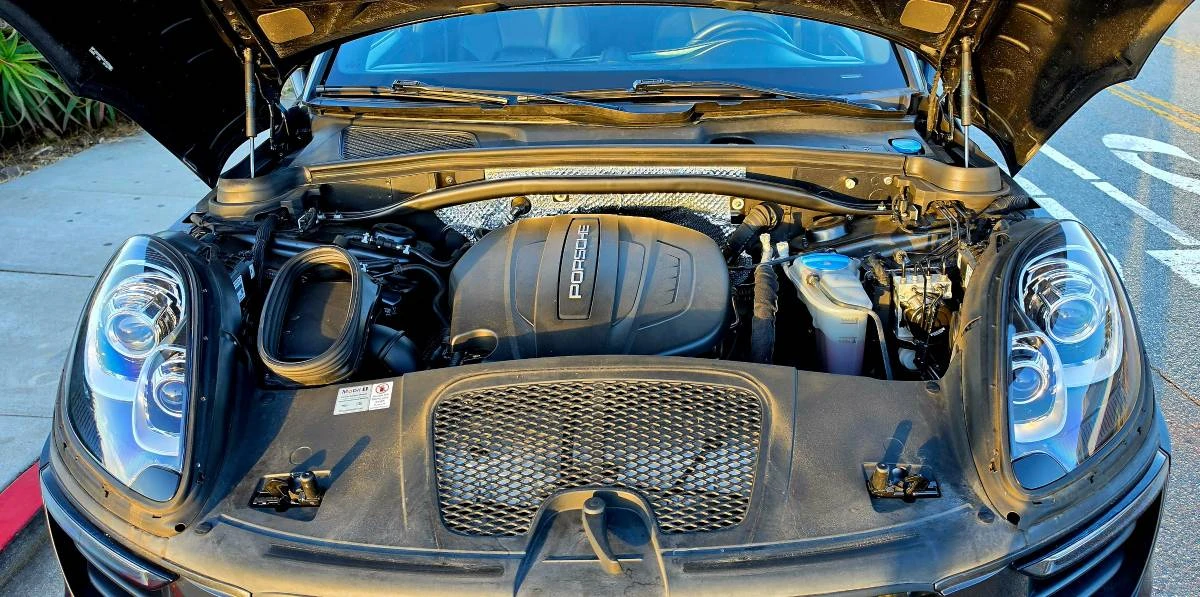 2018 Porsche Macan - Image 16 of 24