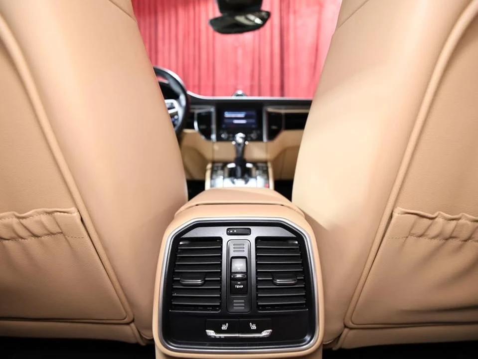 2018 Porsche Macan - Image 14 of 19