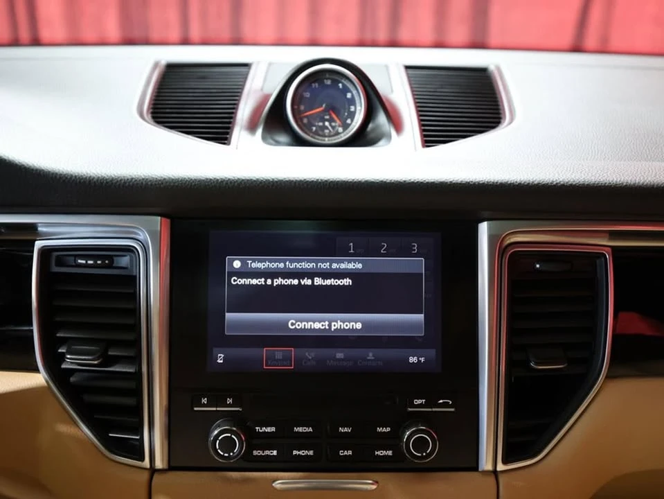 2018 Porsche Macan - Image 18 of 19