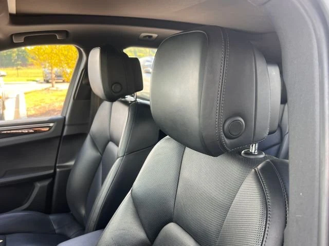 2018 Porsche Macan - Image 9 of 17