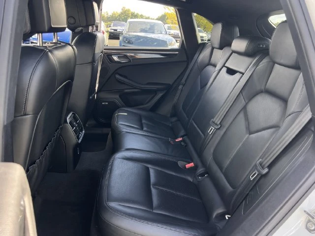 2018 Porsche Macan - Image 13 of 17