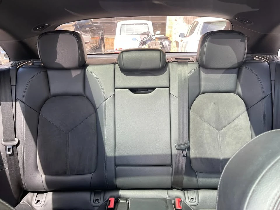 2018 Porsche Macan - Image 19 of 20