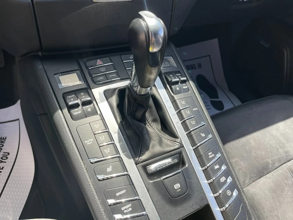 2018 Porsche Macan - Image 15 of 20