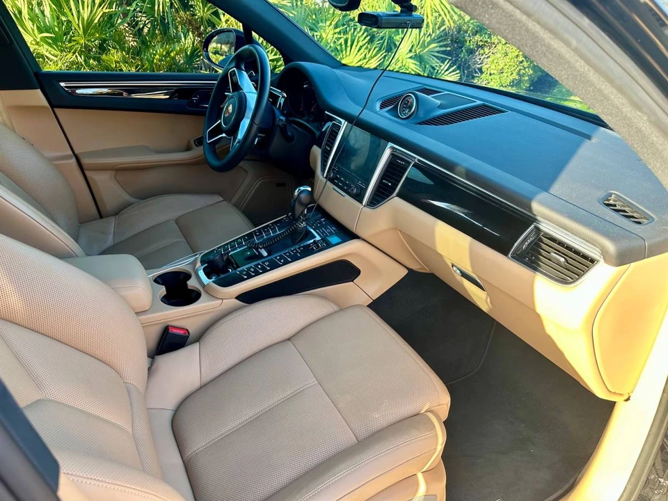 2018 Porsche Macan - Image 18 of 23