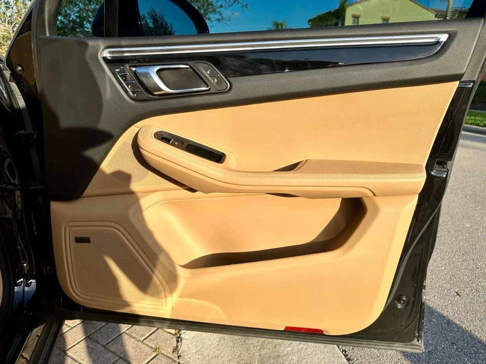 2018 Porsche Macan - Image 19 of 23