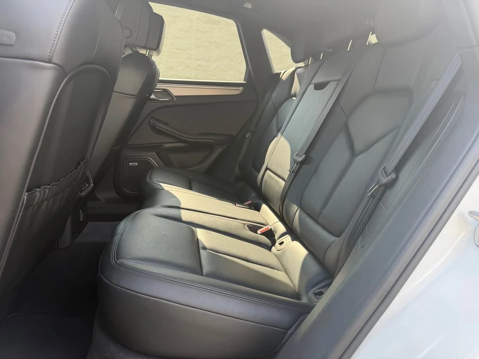 2018 Porsche Macan - Image 15 of 20