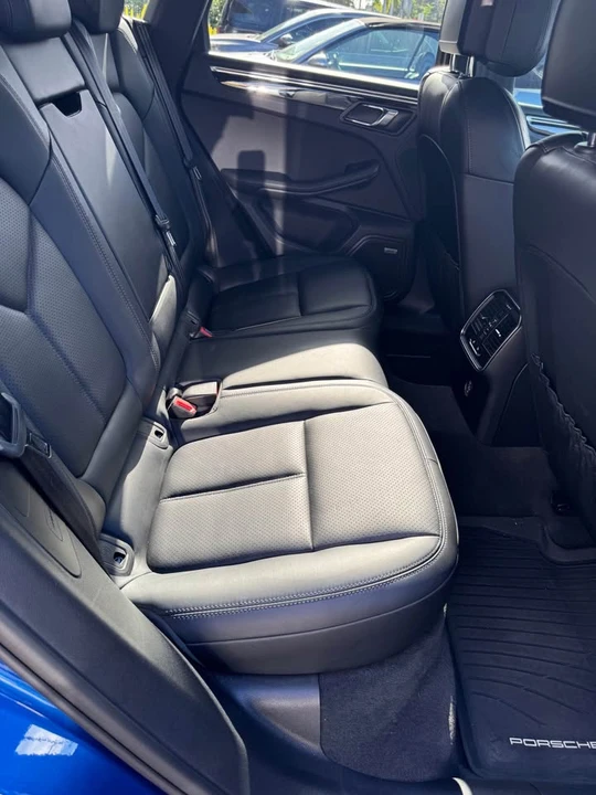 2018 Porsche Macan - Image 12 of 19