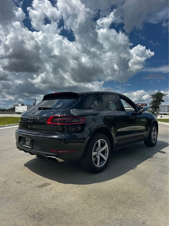 2018 Porsche Macan - Image 9 of 17