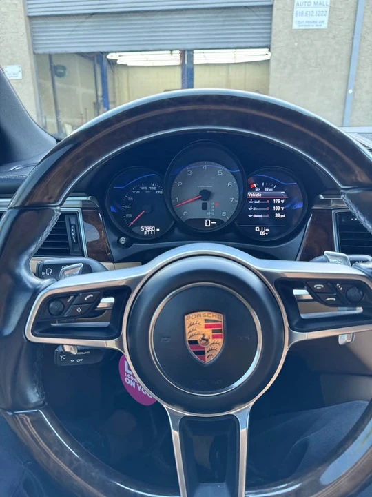 2018 Porsche Macan - Image 9 of 11
