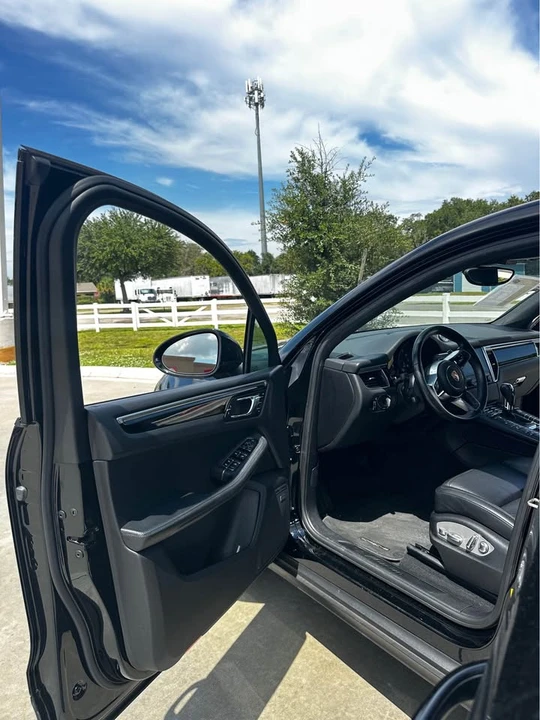 2018 Porsche Macan - Image 10 of 17