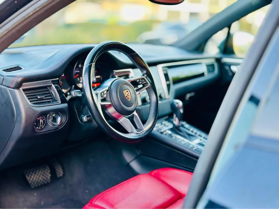 2018 Porsche Macan - Image 8 of 20